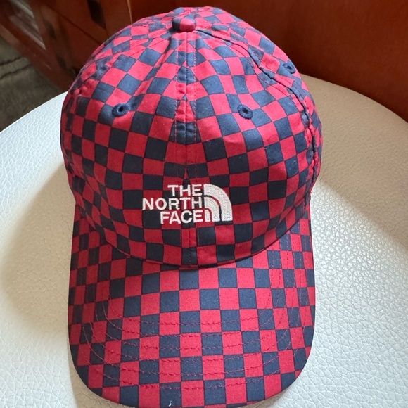 Supreme x The North Face Checkered Horizon Cap in red and navy
